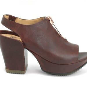 🌹John Fluevog Brown Leather with Chunky Heel and Slingback Design